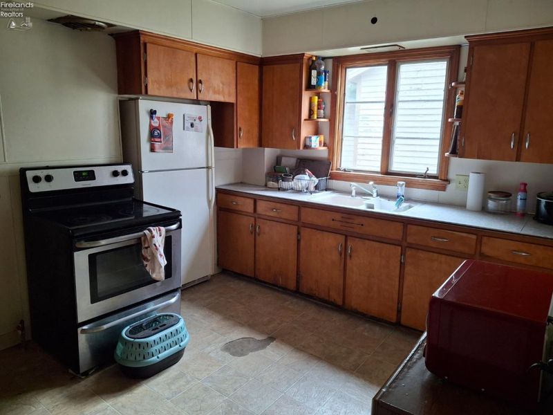 11 Oak Street, Norwalk, OH 44857 Photo 2