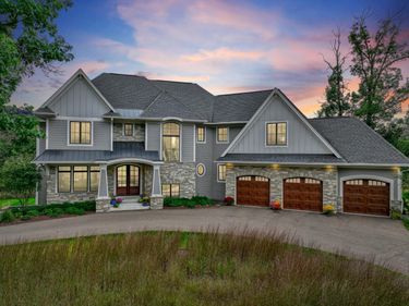 21 Cherrywood Circle, North Oaks, MN 55127