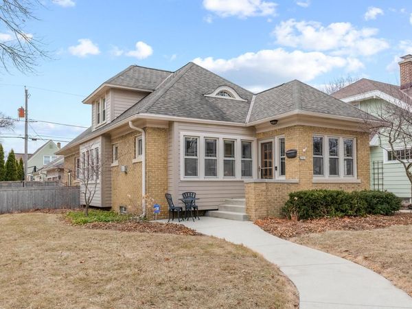 4901 N Hollywood AVENUE, Whitefish Bay, WI 53217