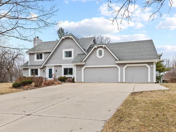 12272 W Morgan Oak DRIVE, Greenfield, WI 53228