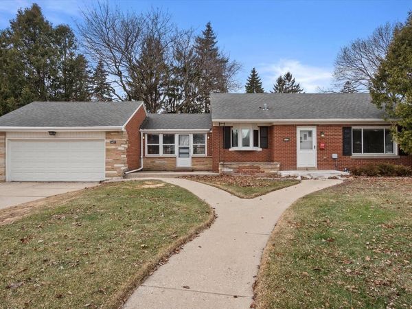 5437 N Navajo AVENUE, Glendale, WI 53217