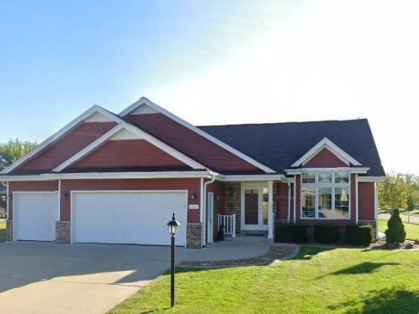 1001 Spring Waters DRIVE, Oconomowoc, WI 53066
