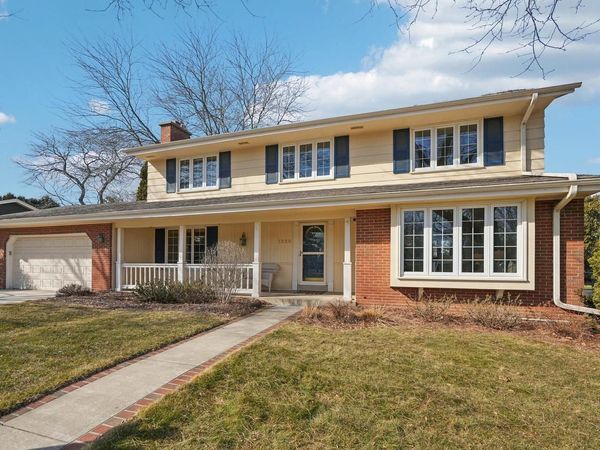 3220 W Chateau COURT, Mequon, WI 53092