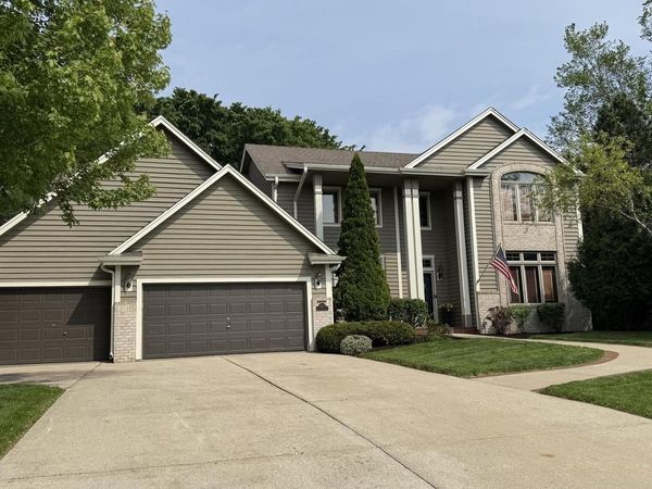 14220 W North Oak BOULEVARD, New Berlin, WI 53151