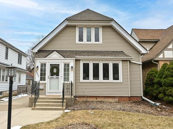 5842 N Bay Ridge AVENUE, Whitefish Bay, WI 53217