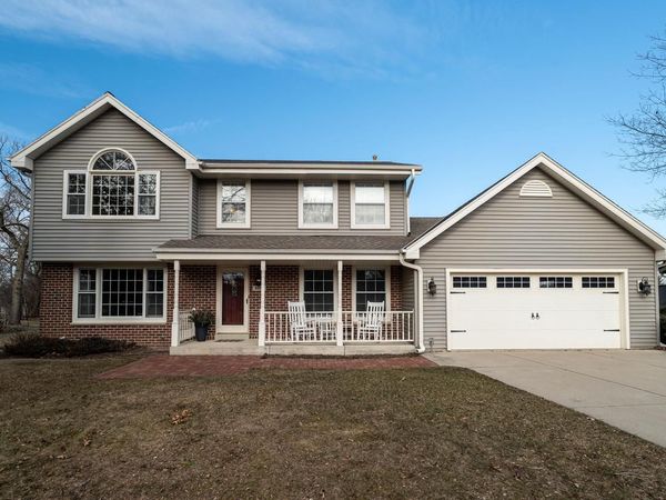 8850 W Lake Pointe CIRCLE, Franklin, WI 53132