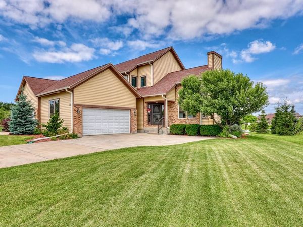9067 S Cordgrass CIRCLE E, Franklin, WI 53132