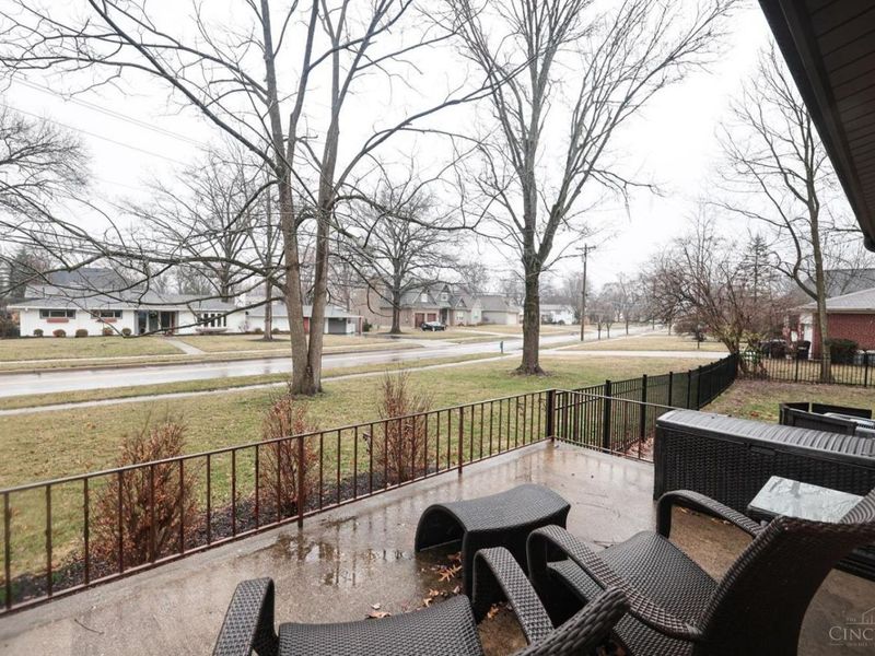 9856 Knollbrook Terrace, Montgomery, OH 45242 Photo 4