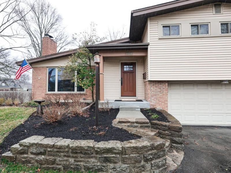 9856 Knollbrook Terrace, Montgomery, OH 45242 Photo 5