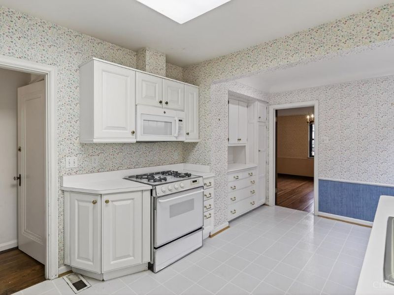 3830 Drakewood Drive, Cincinnati, OH 45209 Photo 10