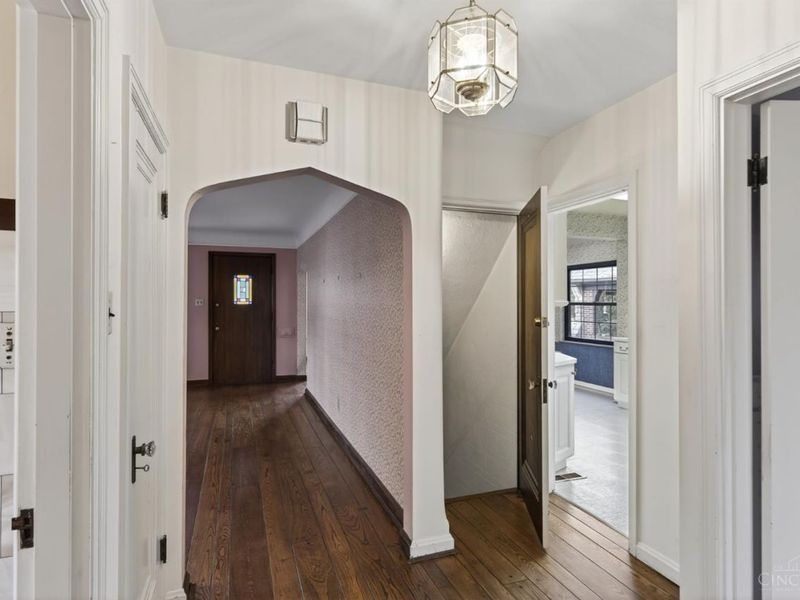 3830 Drakewood Drive, Cincinnati, OH 45209 Photo 11