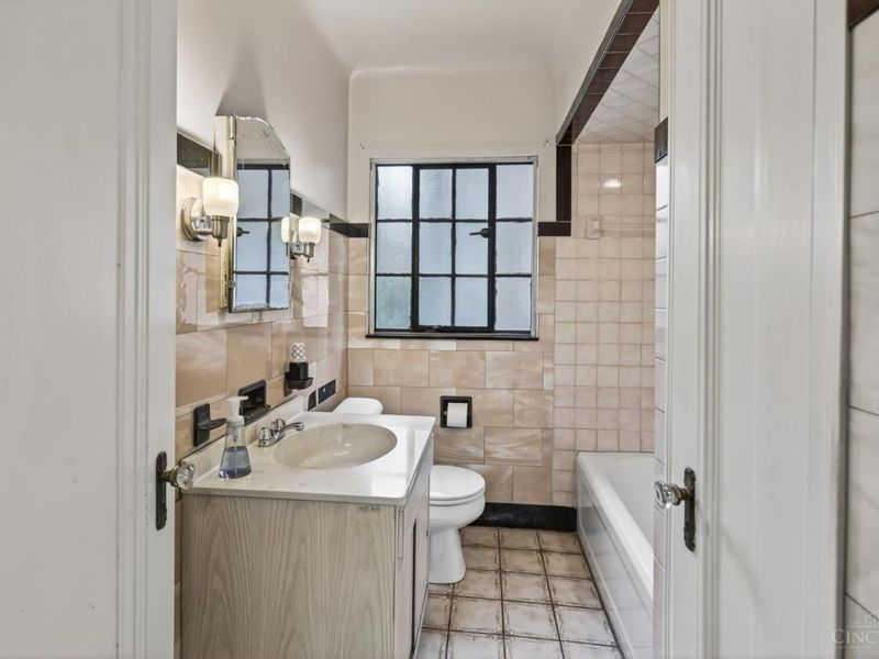 3830 Drakewood Drive, Cincinnati, OH 45209 Photo 15