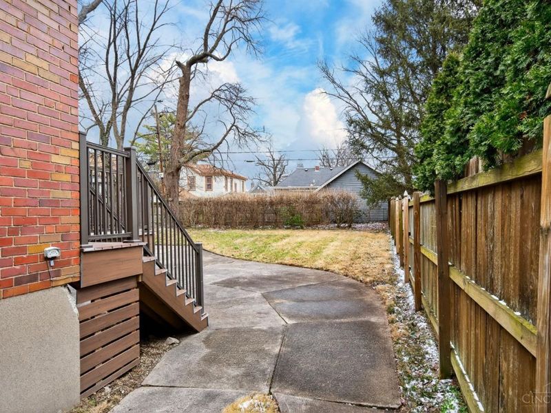3830 Drakewood Drive, Cincinnati, OH 45209 Photo 28