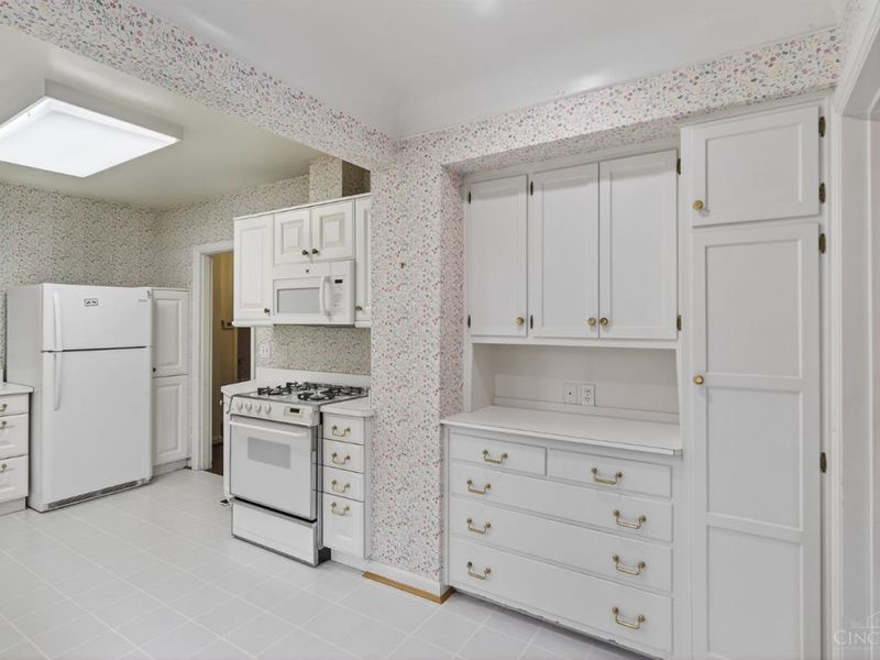 3830 Drakewood Drive, Cincinnati, OH 45209 Photo 9