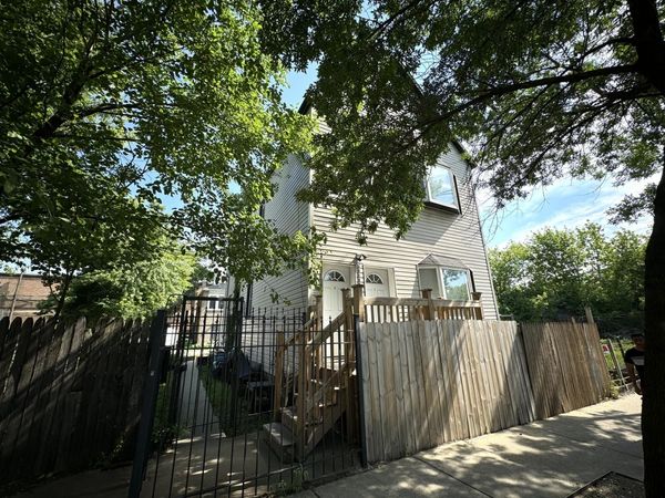 3904 W Armitage Avenue , Unit 2, Chicago, IL 60647