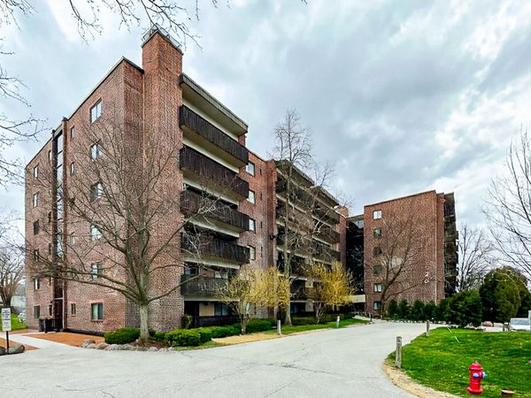 920 Vose Drive, Unit 304, Gurnee, IL 60031