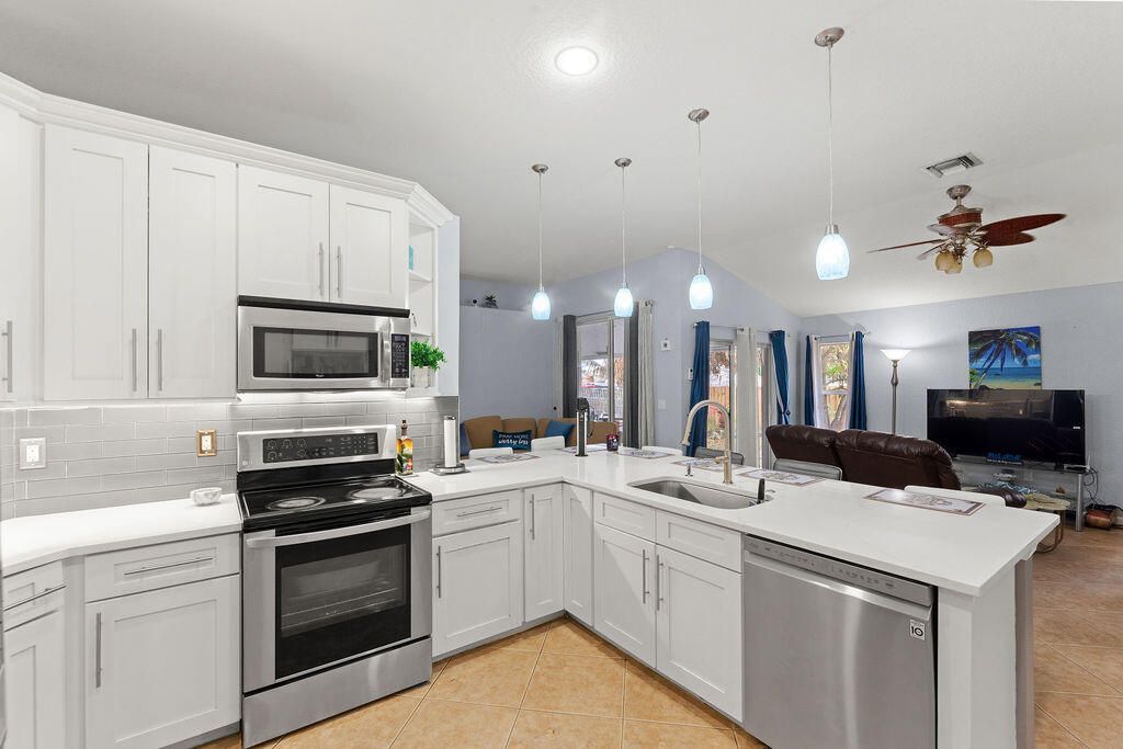 662 SW Dwight Avenue, Port Saint Lucie, FL 34983 Photo