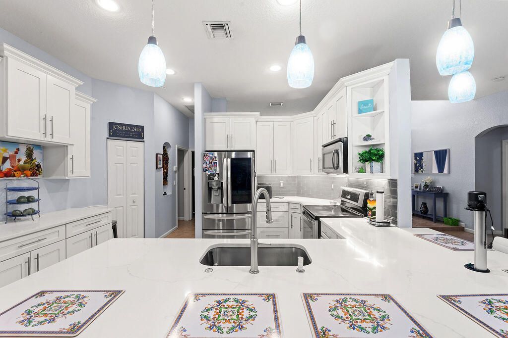 662 SW Dwight Avenue, Port Saint Lucie, FL 34983 Photo