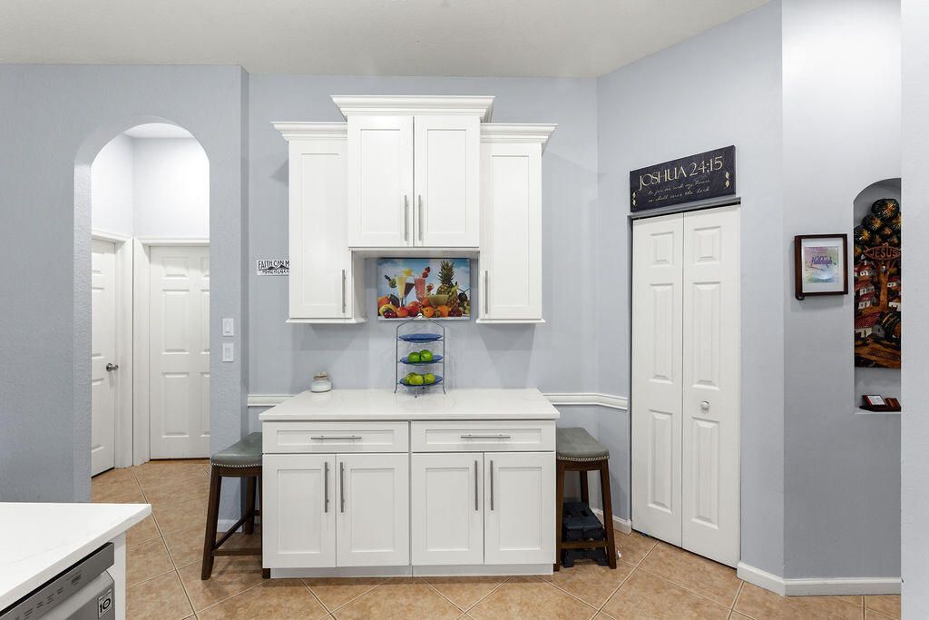 662 SW Dwight Avenue, Port Saint Lucie, FL 34983 Photo