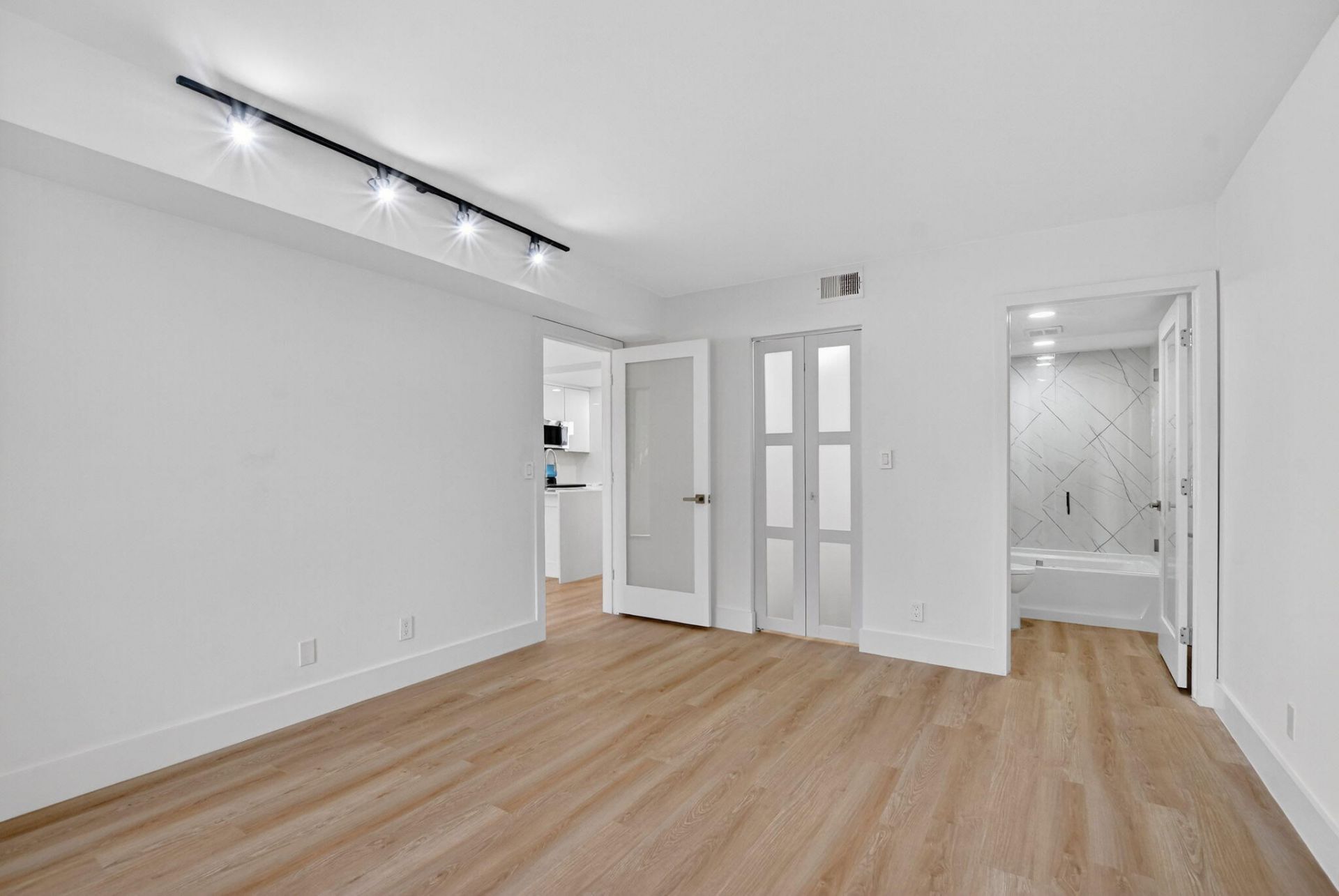 400 W Hidden Valley Boulevard, Unit 406, Boca Raton, FL 33487 Photo