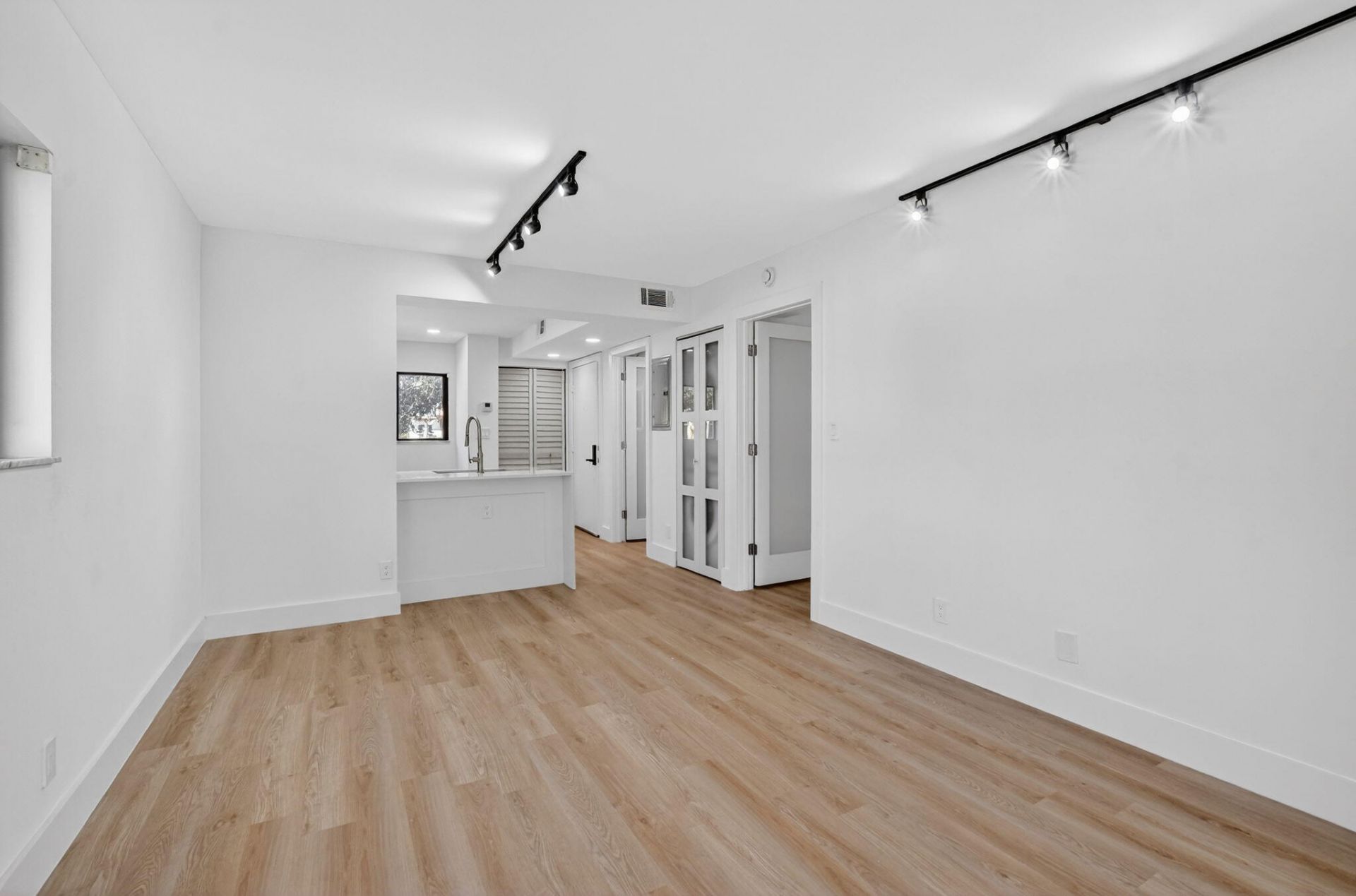 400 W Hidden Valley Boulevard, Unit 406, Boca Raton, FL 33487 Photo