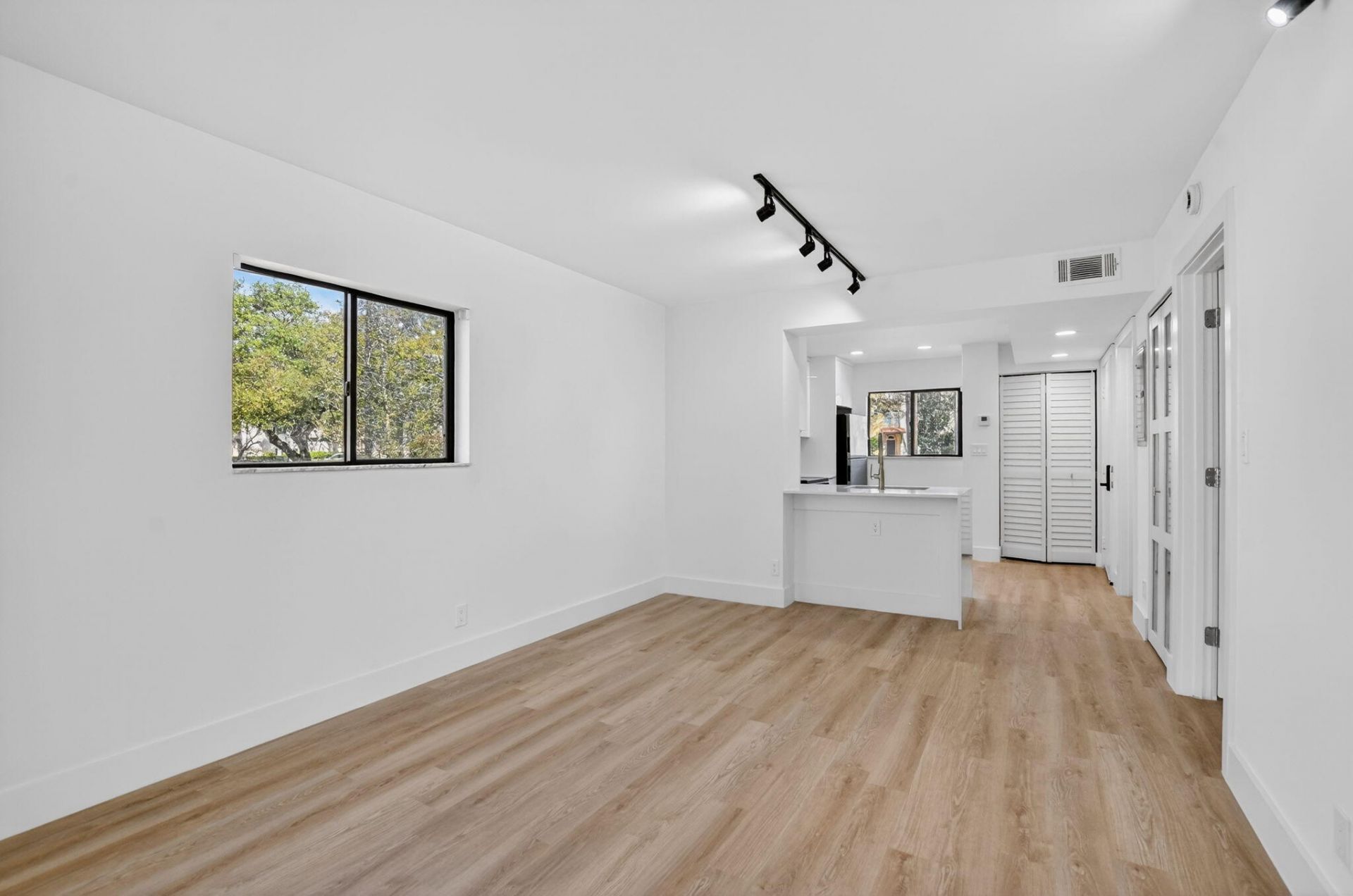 400 W Hidden Valley Boulevard, Unit 406, Boca Raton, FL 33487 Photo