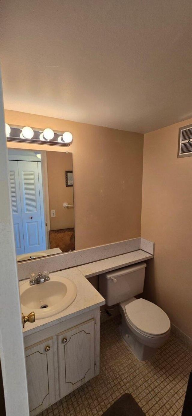 358 Chatham R, West Palm Beach, FL 33417 Photo