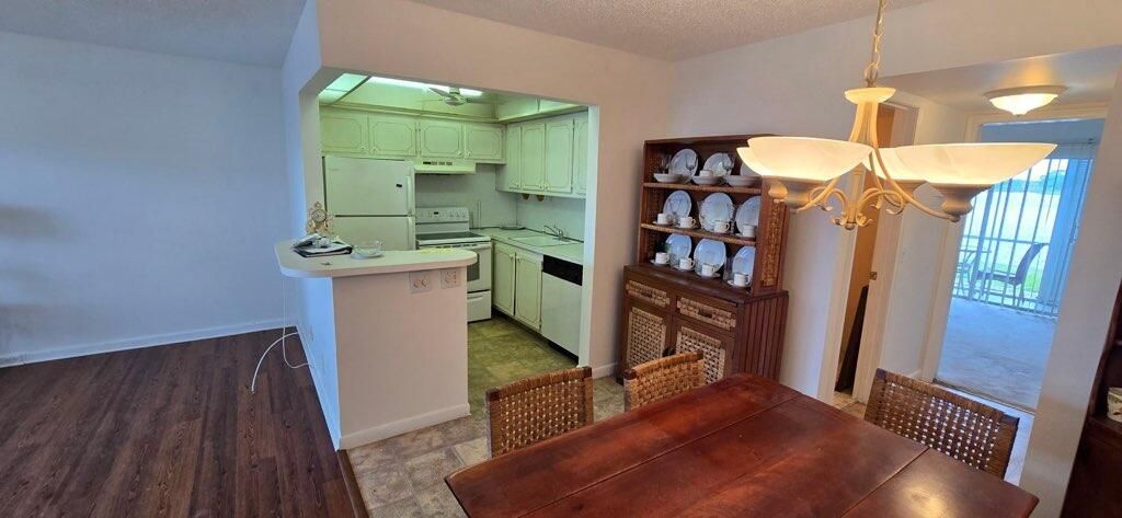 358 Chatham R, West Palm Beach, FL 33417 Photo