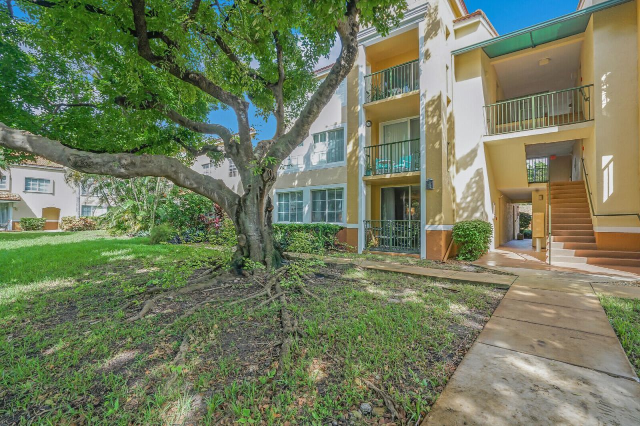 123 Yacht Club Way, Unit 108, Hypoluxo, FL 33462 Photo