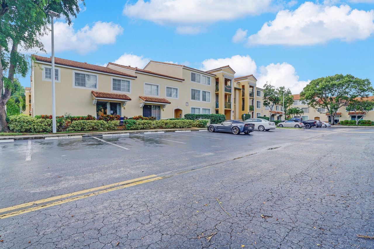 123 Yacht Club Way, Unit 108, Hypoluxo, FL 33462 Photo