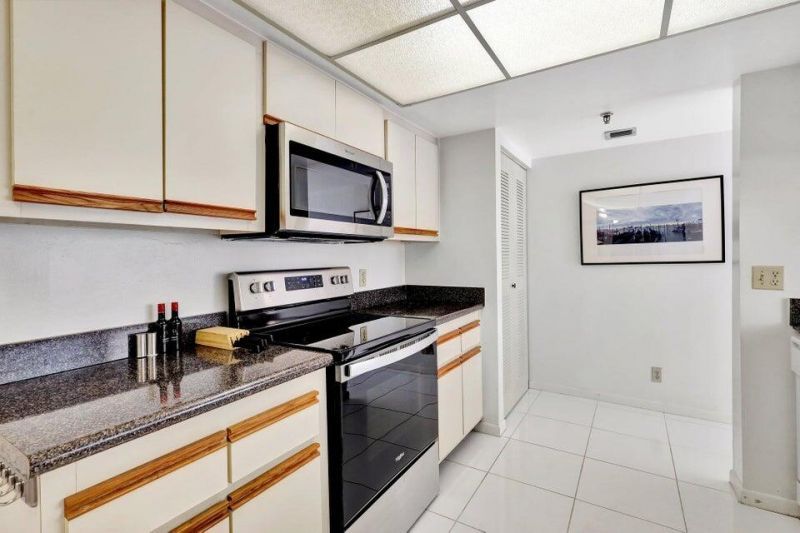 1915 Lavers Circle, Unit E103, Delray Beach, FL 33444 Photo