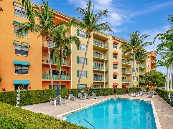 1620 Presidential Way, Unit 110, West Palm Beach, FL 33401