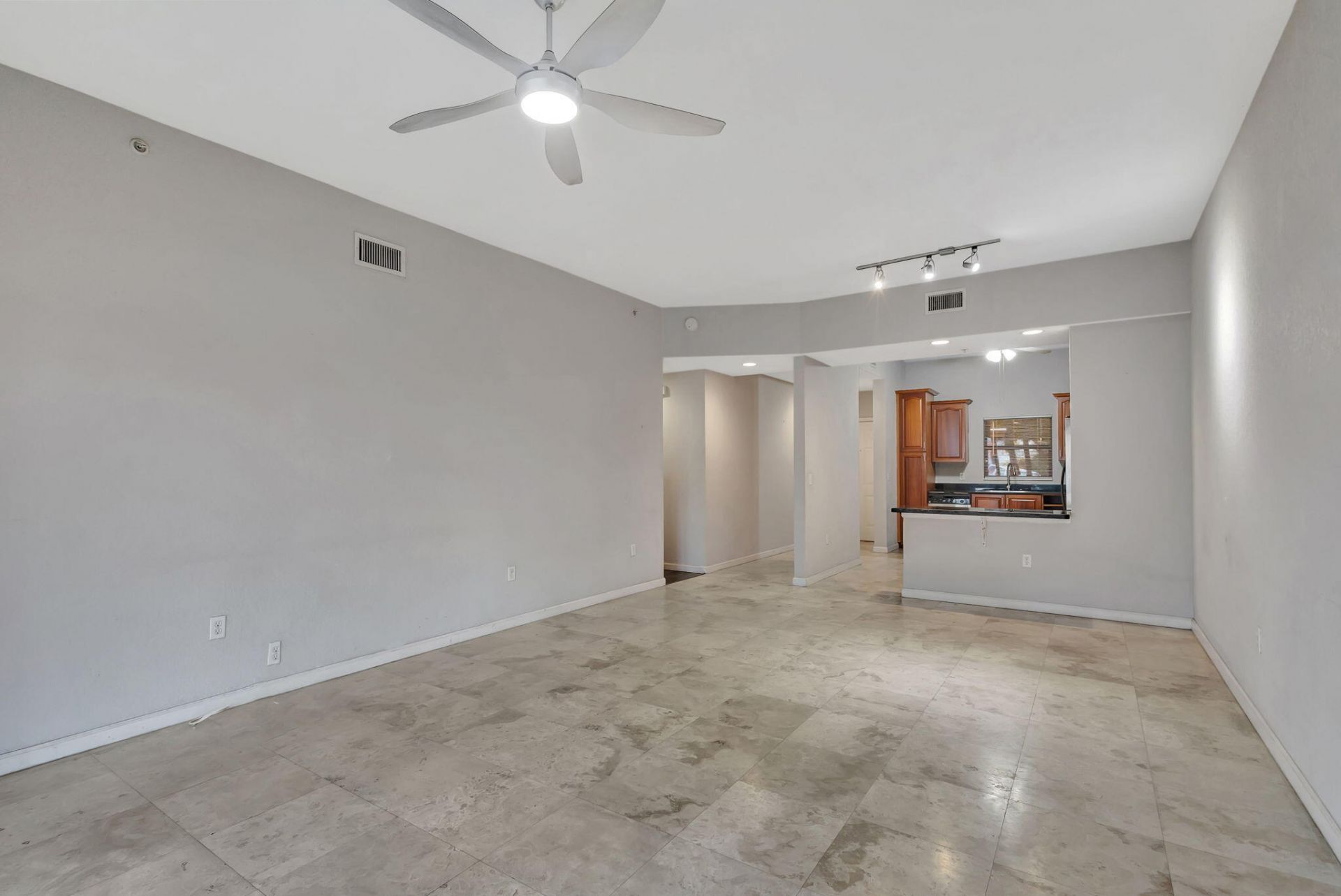 1620 Presidential Way, Unit 110, West Palm Beach, FL 33401 Photo