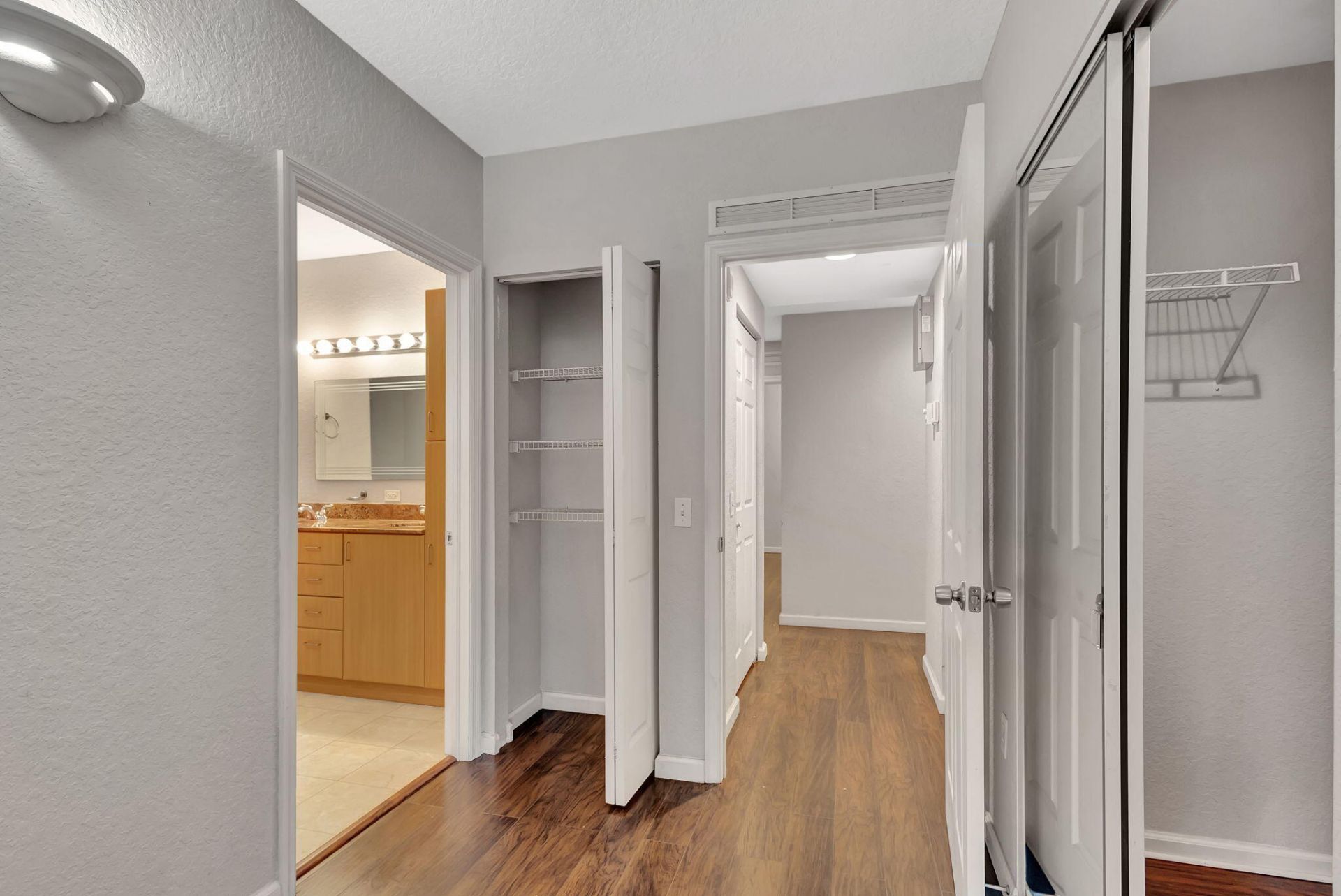 1620 Presidential Way, Unit 110, West Palm Beach, FL 33401 Photo