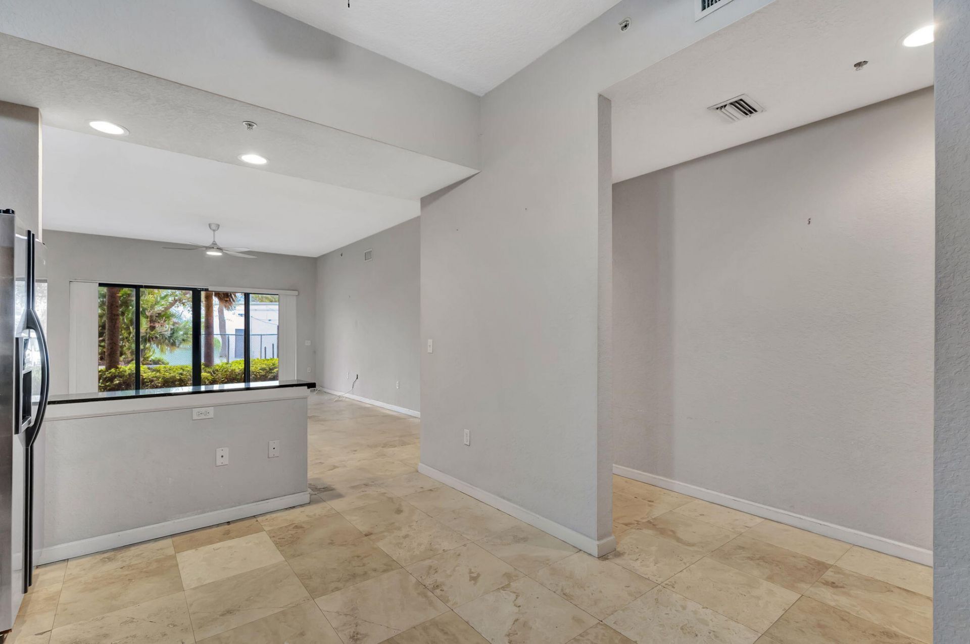 1620 Presidential Way, Unit 110, West Palm Beach, FL 33401 Photo