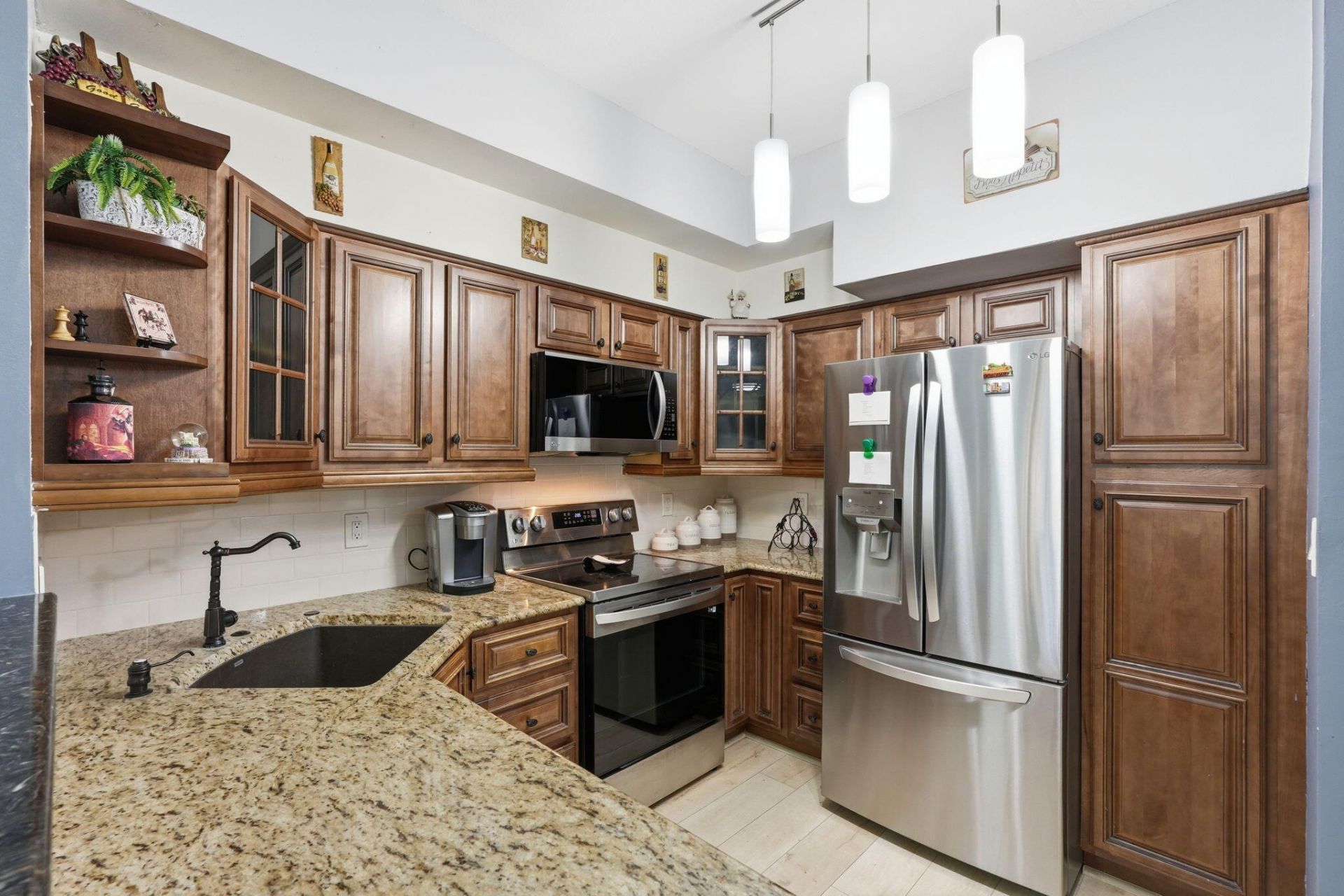 802 W Windward Way, Unit 304, Lantana, FL 33462 Photo