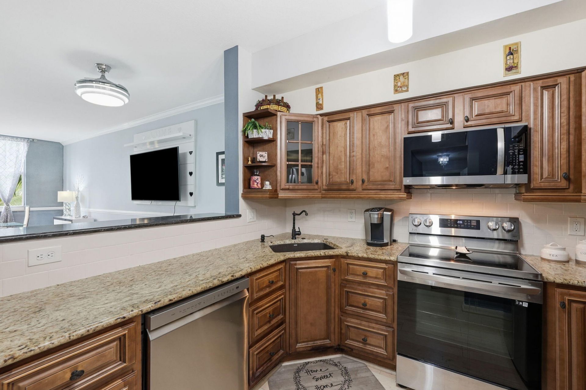 802 W Windward Way, Unit 304, Lantana, FL 33462 Photo