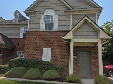 27640 HIDDEN OAKS Drive, Brownstown Twp, MI 48183