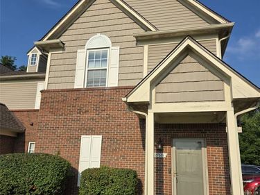 27601 Hidden Oaks Drive, Trenton, MI 48183