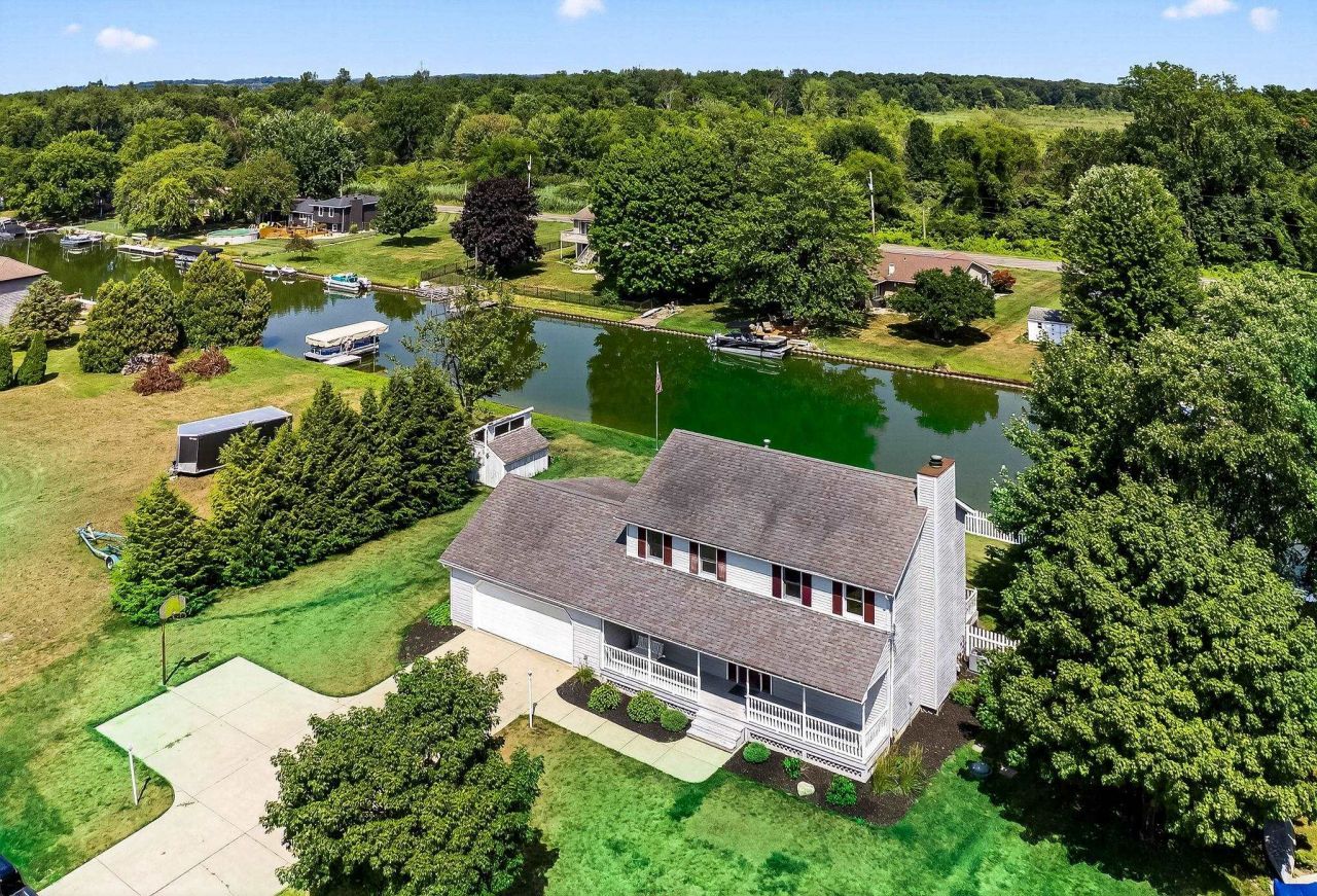 51268 Channel Court, Elkhart, IN 46514 Main Photo