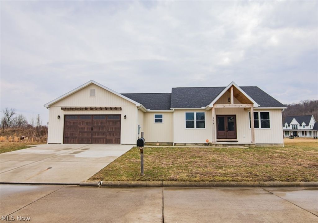 236 Crown Manor Circle, Mineral Wells, WV 26150 Main Photo