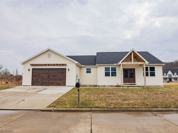 236 Crown Manor Circle, Mineral Wells, WV 26150