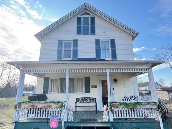 1047 Howell Avenue , East Palestine, OH 44413