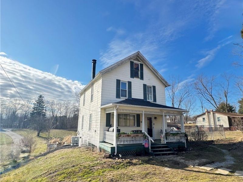 1047 Howell Avenue , East Palestine, OH 44413 Photo 2