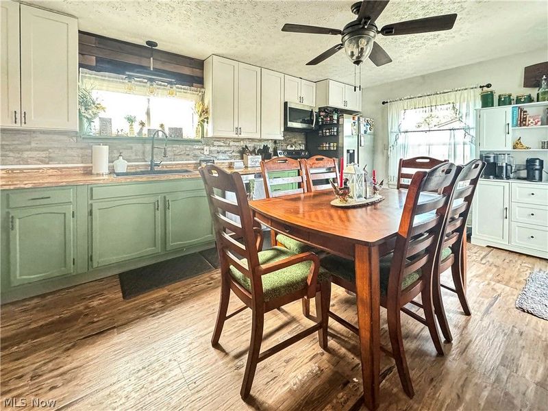 1047 Howell Avenue , East Palestine, OH 44413 Photo 9