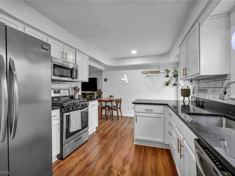 7048 Oakwood Road, Parma Heights, OH 44130 Photo 10