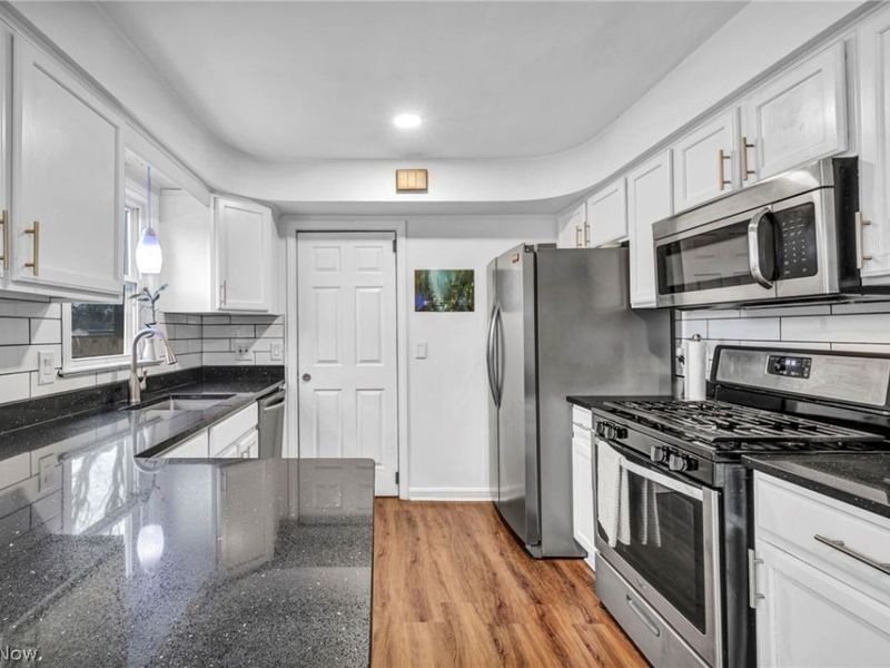 7048 Oakwood Road, Parma Heights, OH 44130 Photo 11