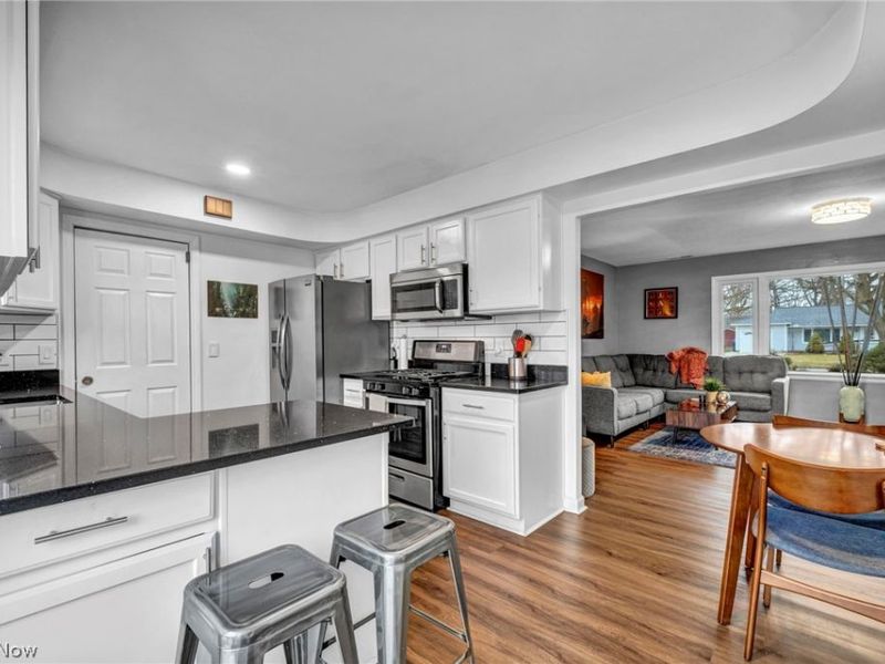 7048 Oakwood Road, Parma Heights, OH 44130 Photo 9