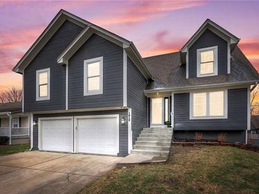 1012 SE Wingate Court, Lee's Summit, MO 64081