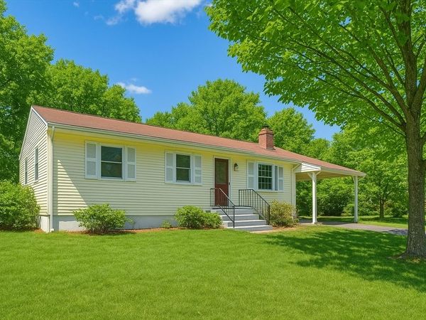 4 Linda Ln, Franklin, MA 02038